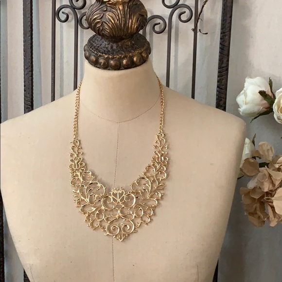 boutique Jewelry - NWOT gold plated filigree necklace